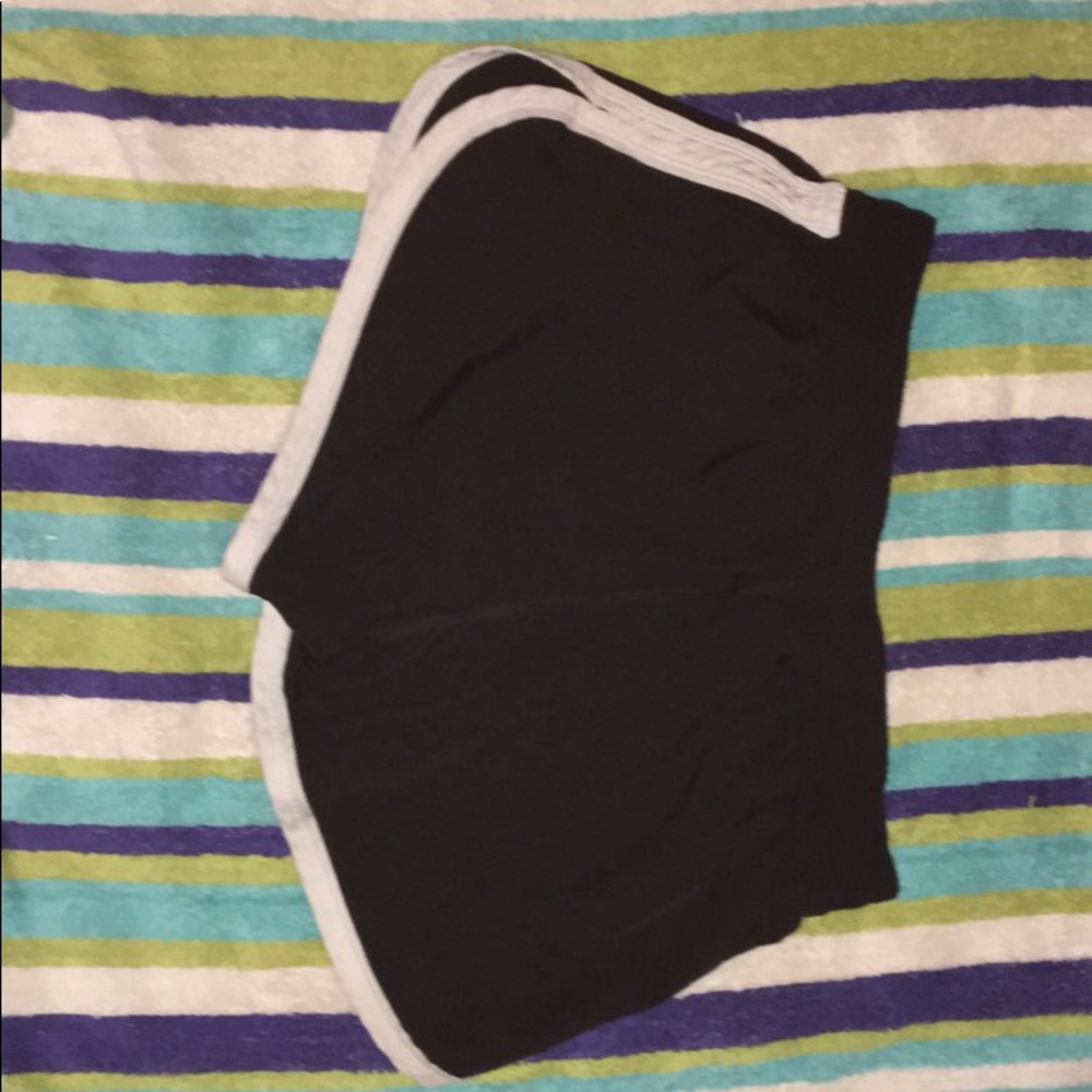 4 pairs of athletic shorts— slightly worn
